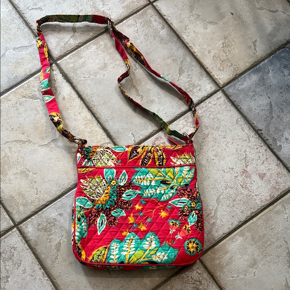 Vera Bradley Hot Pink quilted crossbody bag - Picture 3 of 6